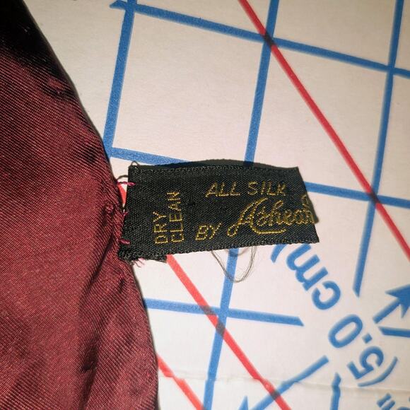 Vintage burgundy pocket square in silk - Picture 5 of 5